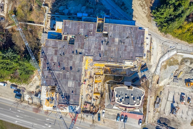 Lavorare in cantiere costruendo una nuova casa Vista aerea dall'alto dal drone