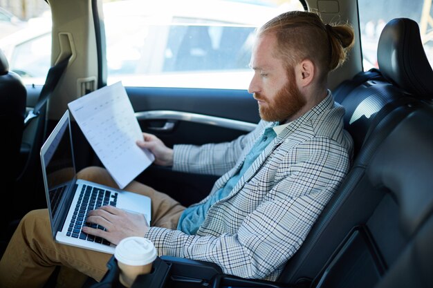 Lavorare mentre si è bloccati nel traffico