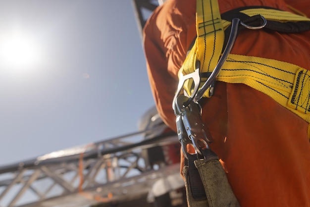 lavoratore in alta quota in un cantiere edile