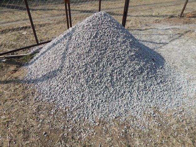 Lavori di costruzione e attrezzi in giardino