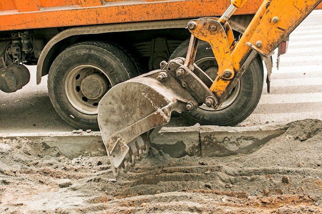 Lavori stradali sulla strada della città