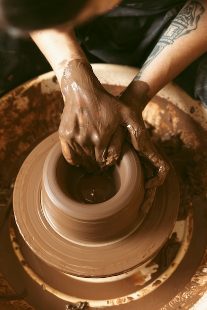 Lavoro artigianale professionale in officina