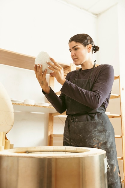 Lavoro artigianale professionale in officina