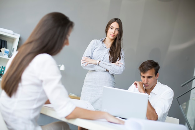 Lavoro di squadra in ufficio