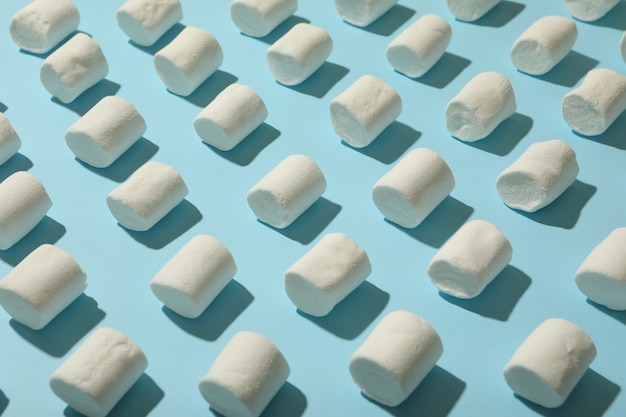 Lay piatto con marshmallow pattern isolato