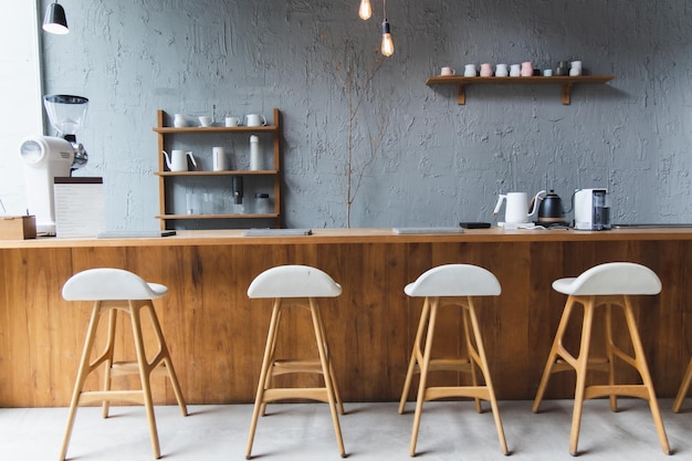 Layout in stile loft in colori scuri vista interna open space di vari caffè Welcome open coffee shop background