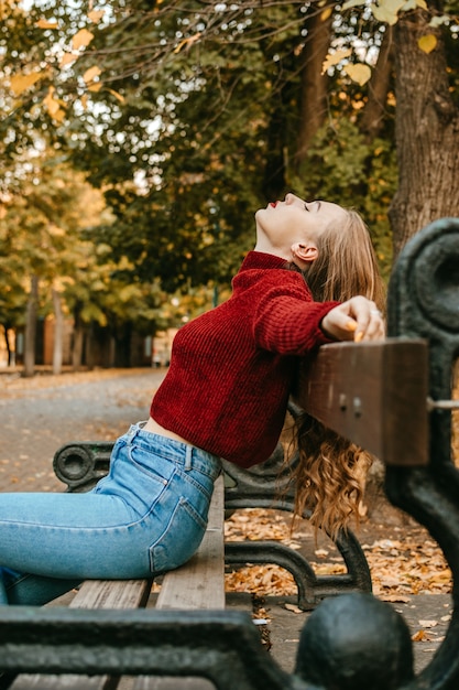 Le attività per l'autunno felice migliorano te stesso modi per essere felici e in salute l'autunno abbraccia la vita