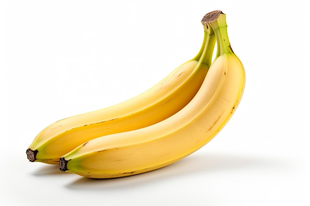 Le banane sono isolate su uno sfondo bianco