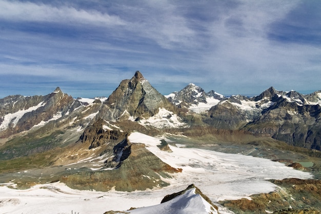 Le belle alpi idilliache abbelliscono con le montagne di estate, Svizzera