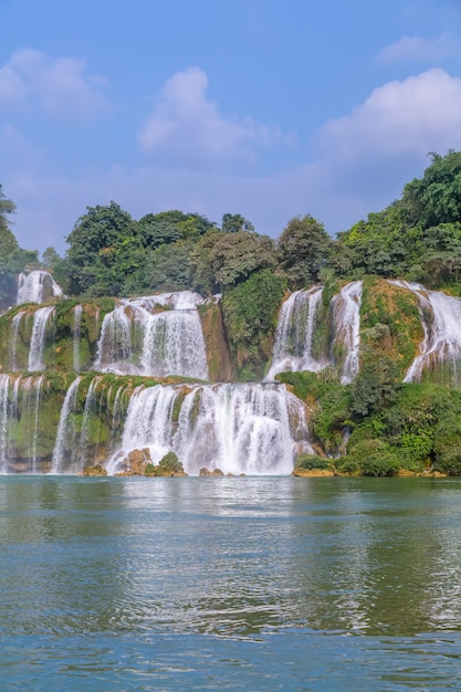 Le bellissime e magnifiche cascate di Detian nel Guangxi, in Cina