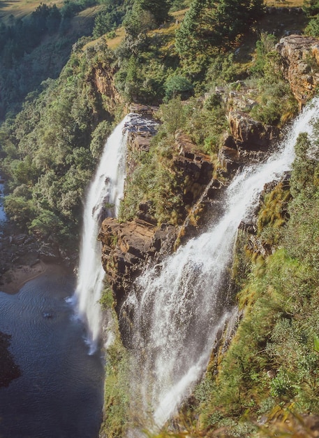 Le cascate di Lisbona si trovano nel Lisbon Creek, un affluente del fiume Blyde. Si trovano a breve distanza a nord di Graskop, a Mpumalanga, in Sudafrica.