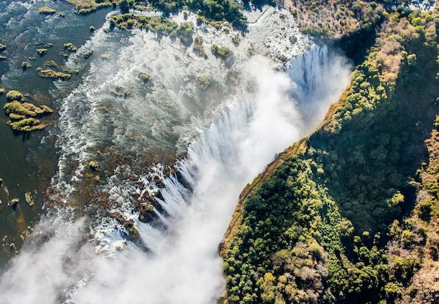 Le cascate Vittoria sono la più grande cortina d'acqua del mondo
