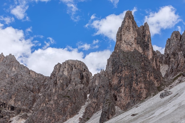 Le cime delle montagne dolomitiche con struttura e colore caratteristici