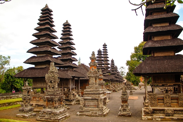 Le costruzioni del tempio della famiglia reale a Bali. Indonesia