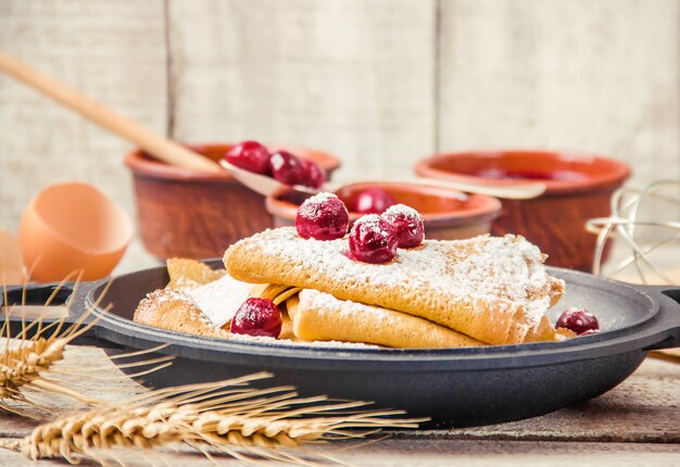 Le crepes sono fatte in casa. Pancakes. Messa a fuoco selettiva Cibo