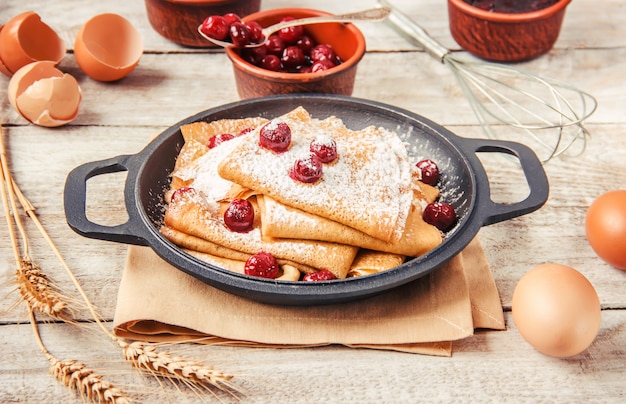 Le crepes sono fatte in casa. Pancakes. Messa a fuoco selettiva Cibo