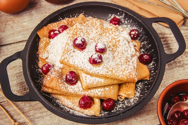 Le crepes sono fatte in casa. Pancakes. Messa a fuoco selettiva Cibo