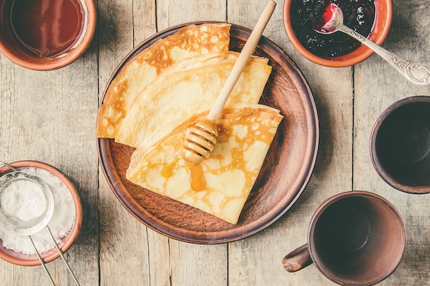 Le crepes sono fatte in casa. Pancakes. Messa a fuoco selettiva Cibo