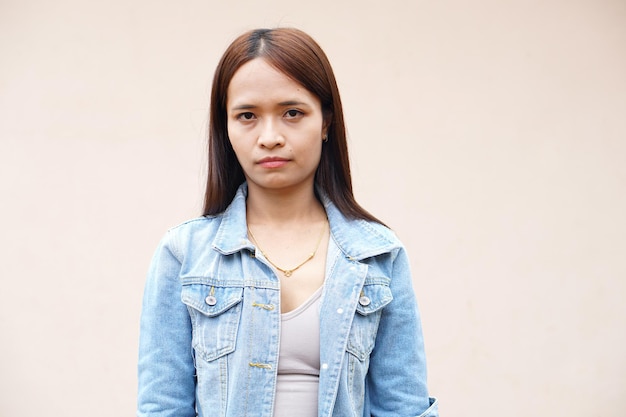 Le donne asiatiche sembrano infelici, stressate senza lavoro