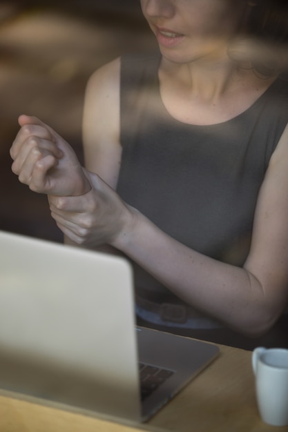 Le donne che assumono il polso