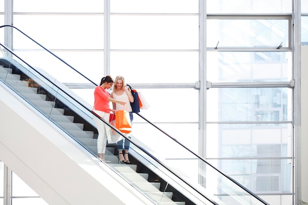 Le donne nel centro commerciale