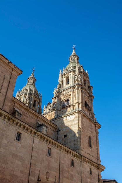 Le due torri della chiesa Clerecia di Salamanca Spagna