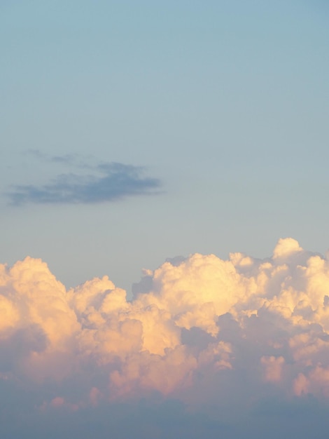 Le immagini del cielo vengono utilizzate per le immagini di sfondo.