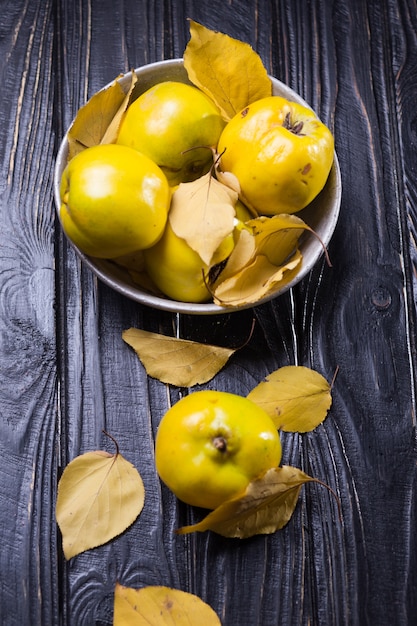 Le mele cotogne sono frutti autunnali