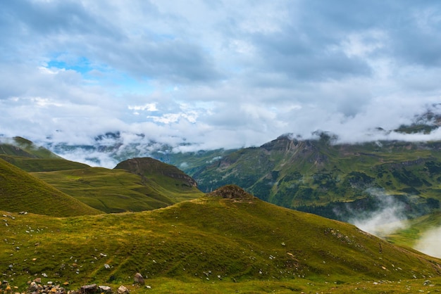 Le montagne del Grossglockner in tempo nebbioso