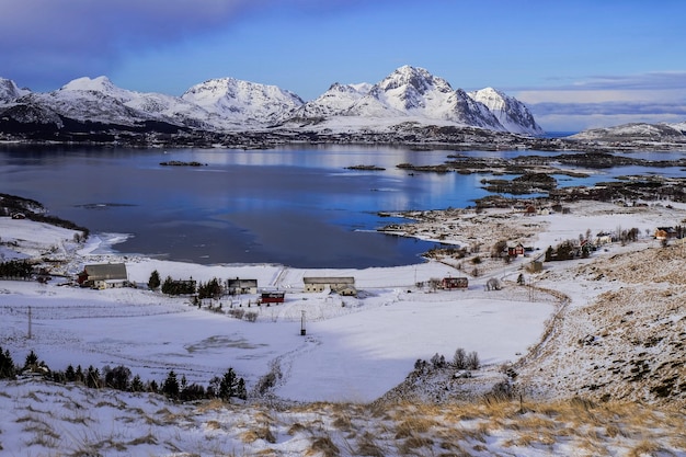 Le montagne e il mare a Leknes