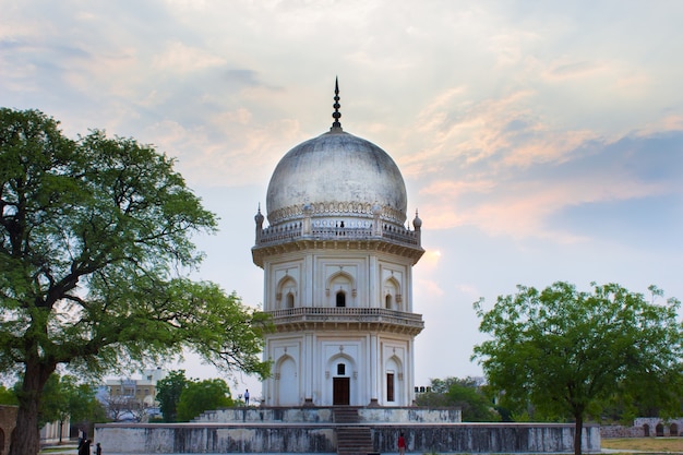 Le moschee Qutb Shahi Tombs costruite dai vari re della dinastia Qutb Shahi Hyderabad India