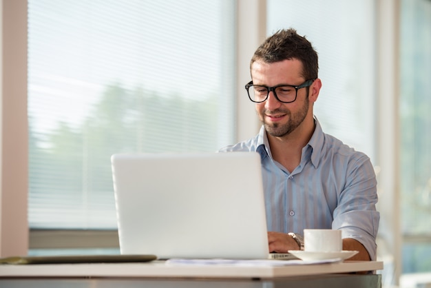 Le persone al loro lavoro quotidiano