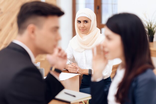 Le persone comunicano tra loro