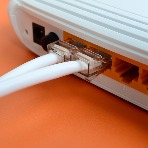 Le prese del cavo Internet sono collegate al router Internet