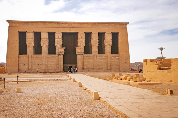 Le rovine del bellissimo tempio antico di Dendera o Hathor Egypt Dendera