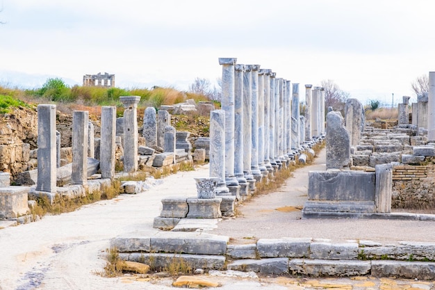 Le rovine dell'antica città di Perge Perge è un'antica città greca sul Mediterraneo meridionale