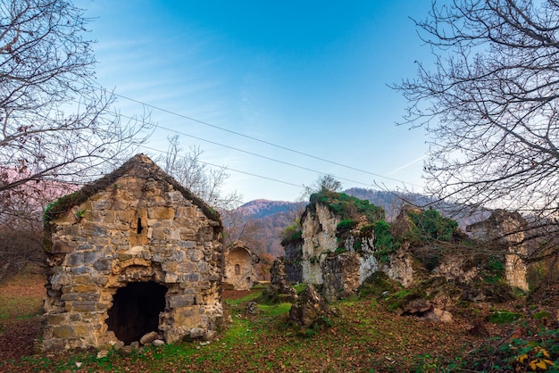 Le rovine dell'antico complesso albanese di sette chiese risalgono alla regione di Gakh dell'Azerbaigian del IV e V secolo