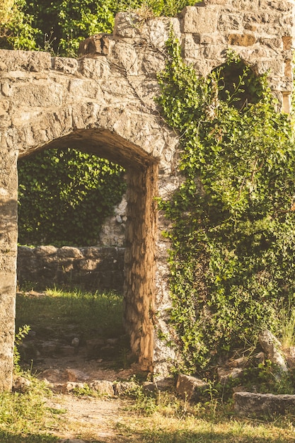 Le rovine della città vecchia Bar in Montenegro