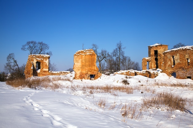 Le rovine della fortezza, situata nel villaggio di Golshany, Bielorussia