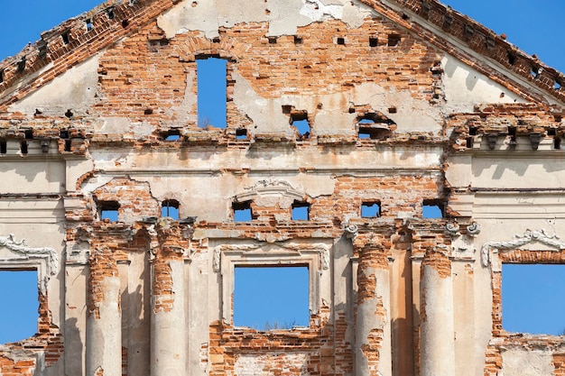 Le rovine di un'antica fortezza