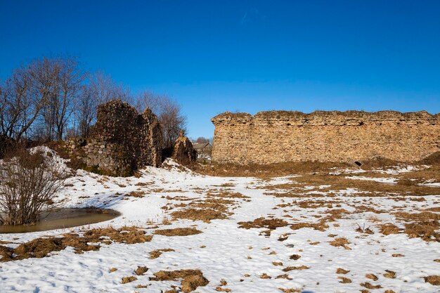 Le rovine di un'antica fortezza