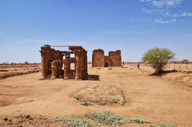 Le rovine di un antico tempio egizio nel deserto del Sahara in Sudan, Nubia