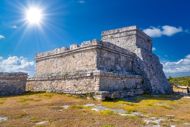 Le rovine Maya del castello a Tulum Riviera Maya Yucatan Mar dei Caraibi Messico