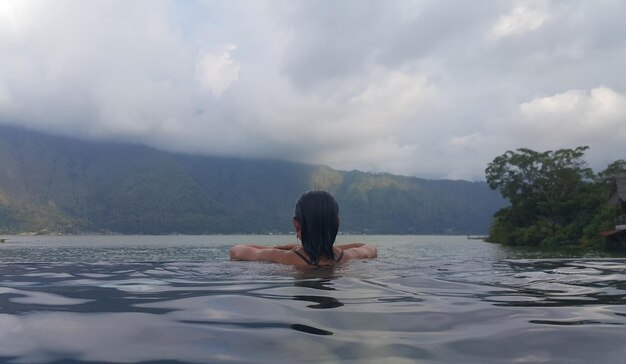 Le sorgenti termali di Bali sono luoghi meravigliosi della natura con piscine termali all'aperto