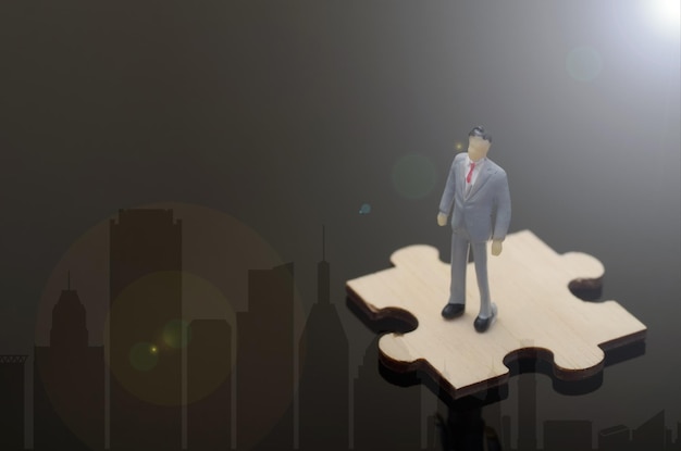 Leadership e vision Businessman in focus sullo sfondo dei grattacieli