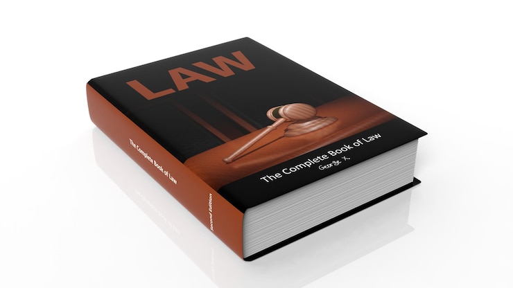 Foto legge del libro con copertina rigida con illustrazione sulla copertina isolata su sfondo bianco