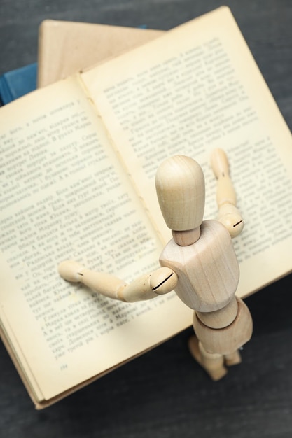 Leggere vari libri di letteratura concetto di acquisizione della conoscenza