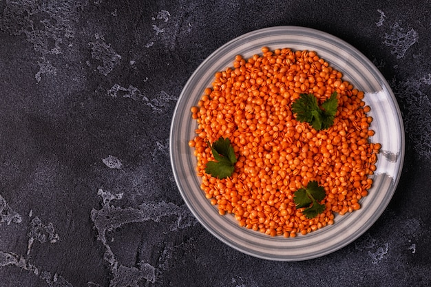 Lenticchie con spezie su una ciotola