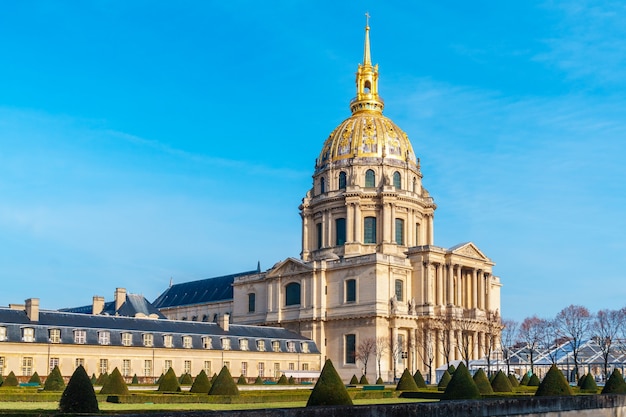 Les Invalides è un complesso di musei e monumenti a Parigi, storia militare della Francia.