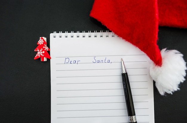 lettera a Babbo Natale sul blocco note